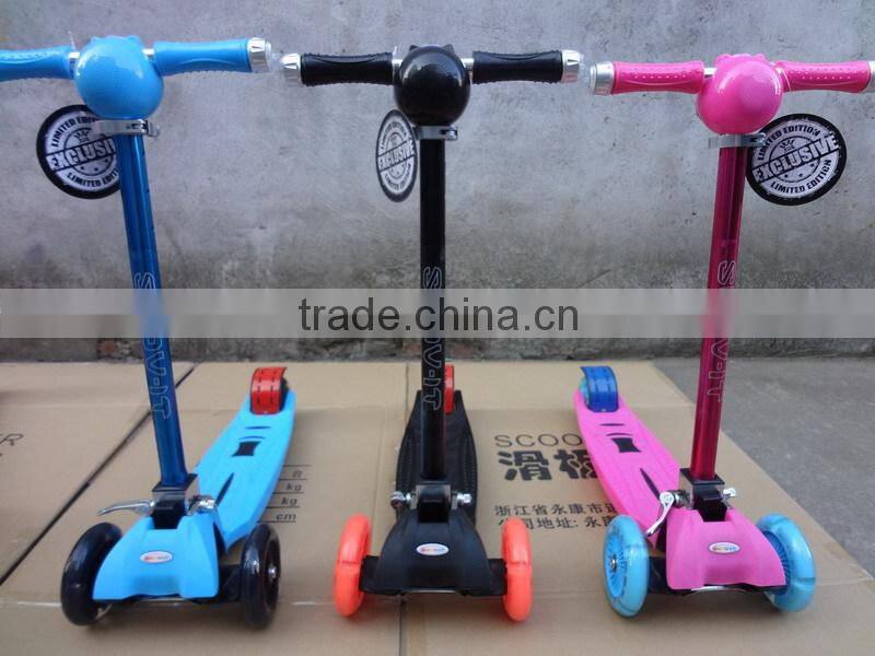 2015 new design mini kick scooters with MP3 and flash handle bar With MP3 mini kick scooters/dual pedal scooter/kick scooters