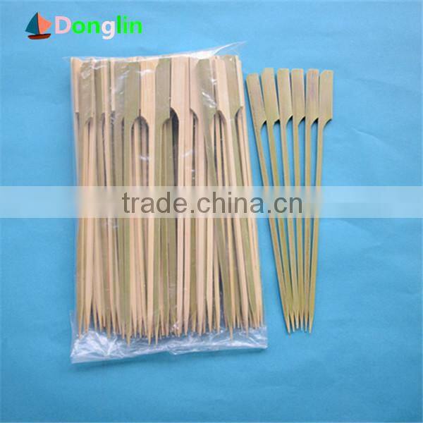 Flat bamboo skewers with green skin