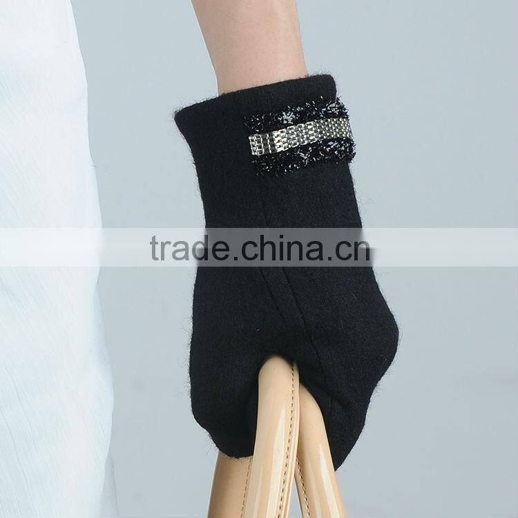 stretching soft warm woolen gloves with embelish