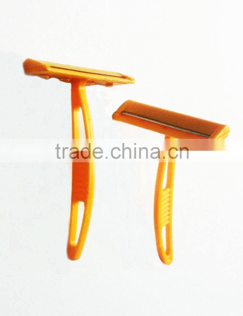 Single blade disposable razor