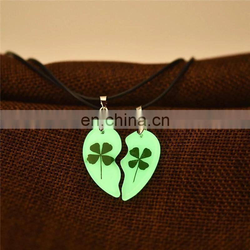 Clover Luminous Couple Necklace 2pcs Heart Shape Pendant Necklace Glowing In The Dark Lovers Jewelry Rope Long Necklace