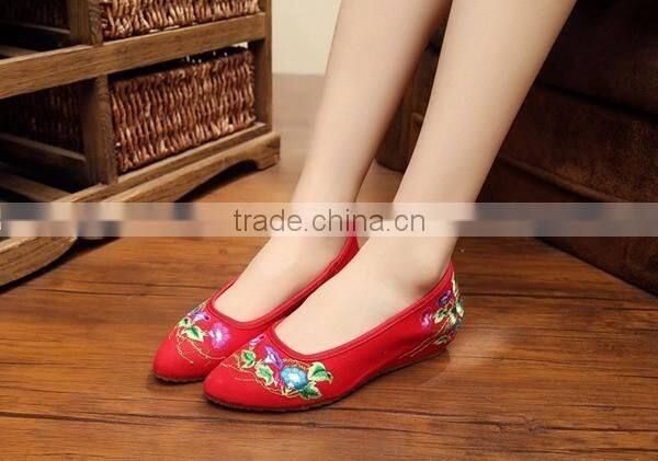 Women Casual Slip on Old Beijing Shoes Pointed Toe Chinese Flower Embroidered Ladies Cotton Canvas Flats Good Quality No logos