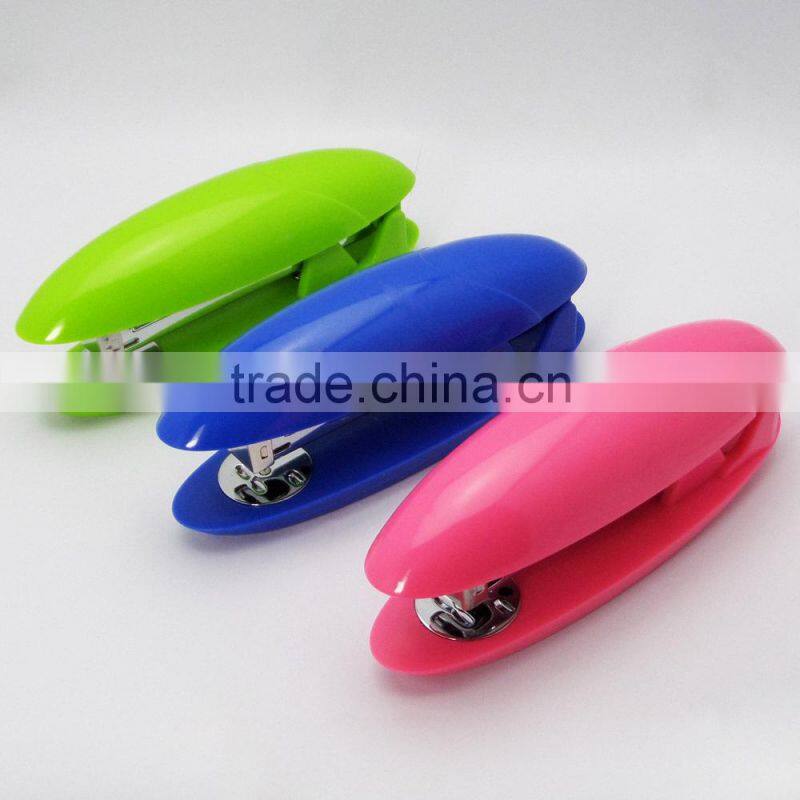 2014 office desktop plastic new designer colorful stapler