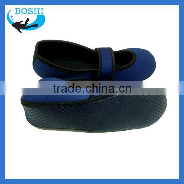 top quality nice design neoprene socks shoes in China