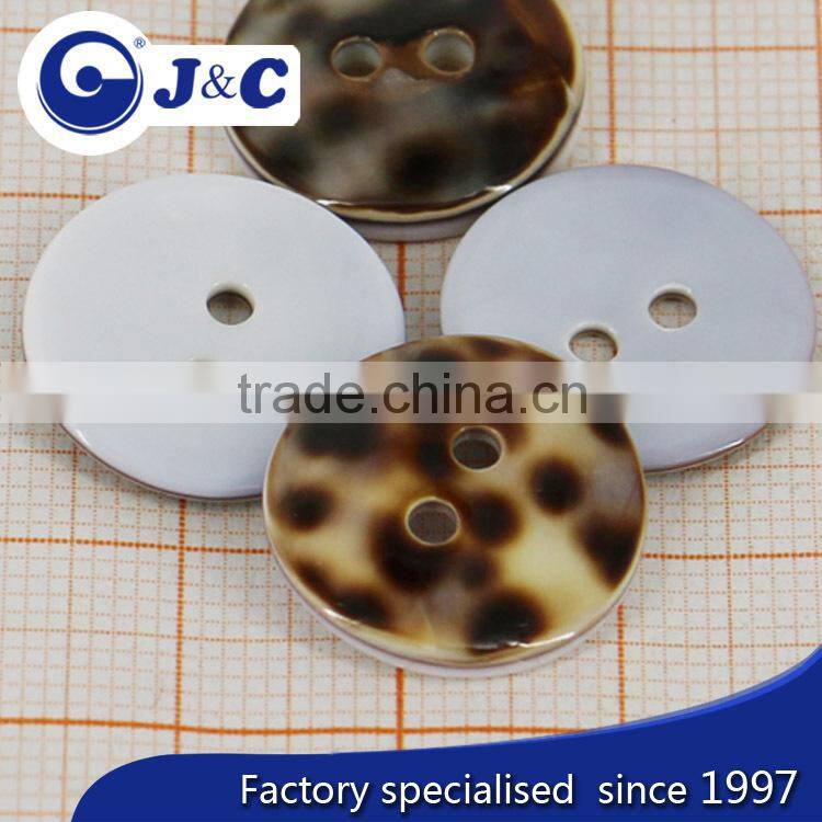2015 fashion OEM nature color Tiger Cowrie shell button