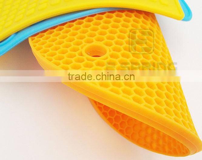 Heat Insulation Anti-skidding Silicone Table Mat