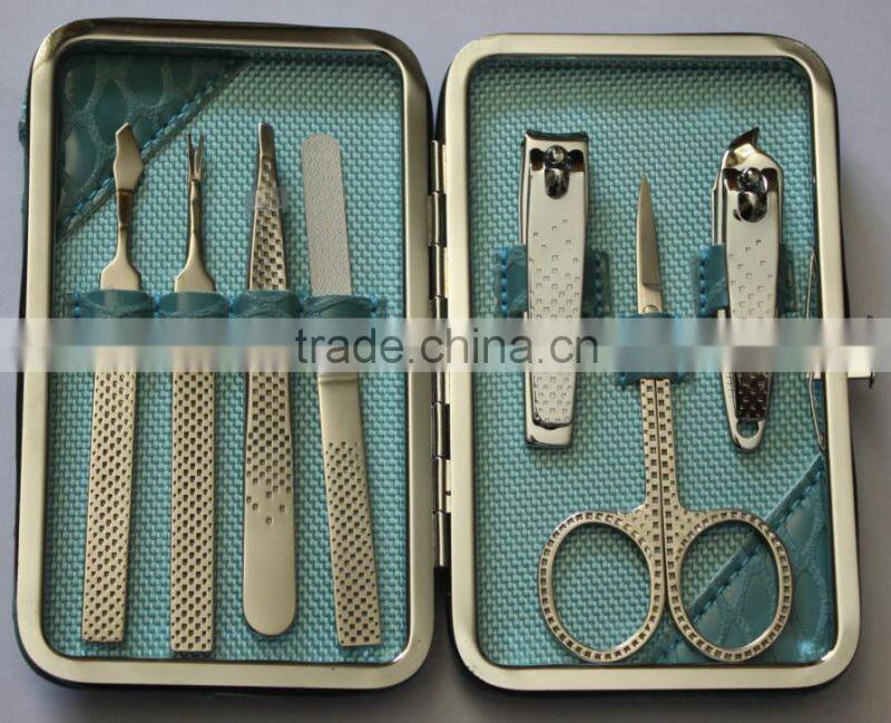 2015 cheap nails suit cosmetic manicure set in pouch