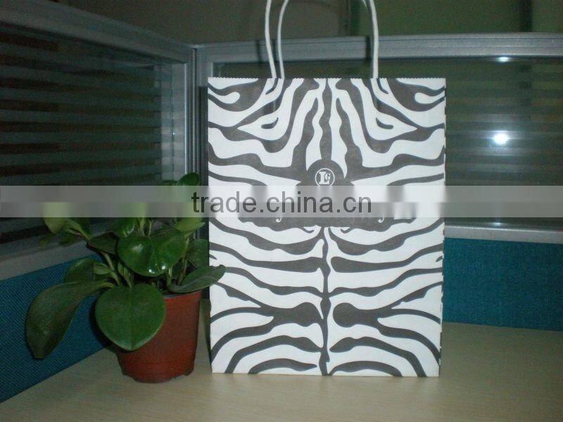 2014 newest kraft paper shopping bag/clothes packaging bag /garment bag with size ,logo customized