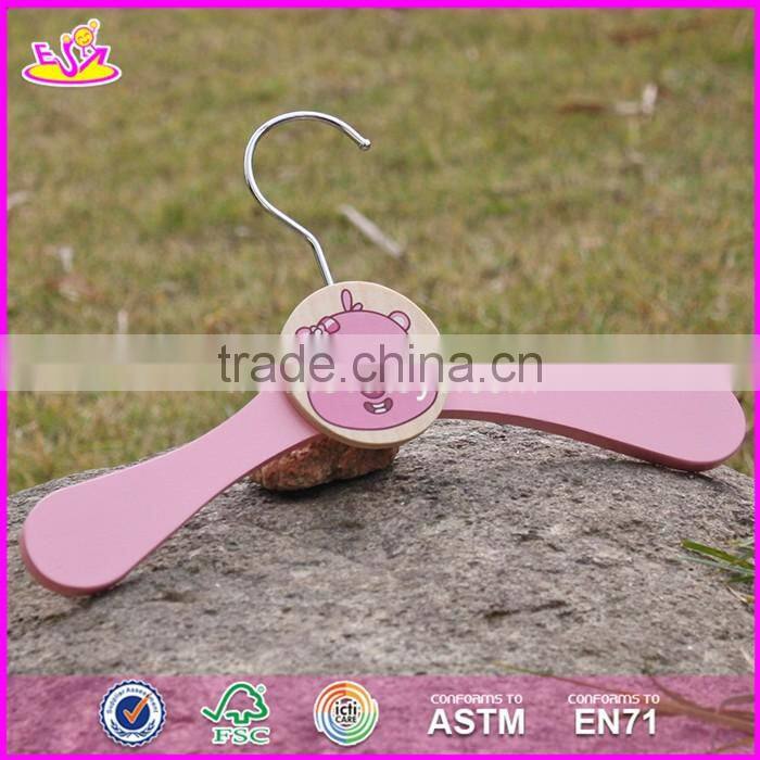 2017 New design lovely pink wooden hangers for baby clothes W09B071