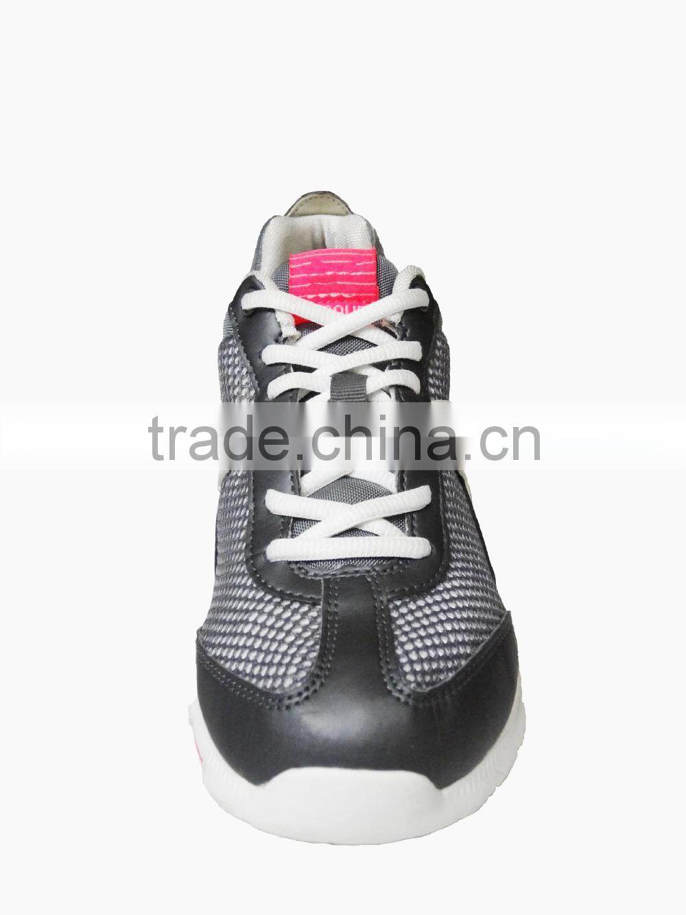 Featherweight flexible running sport shoe