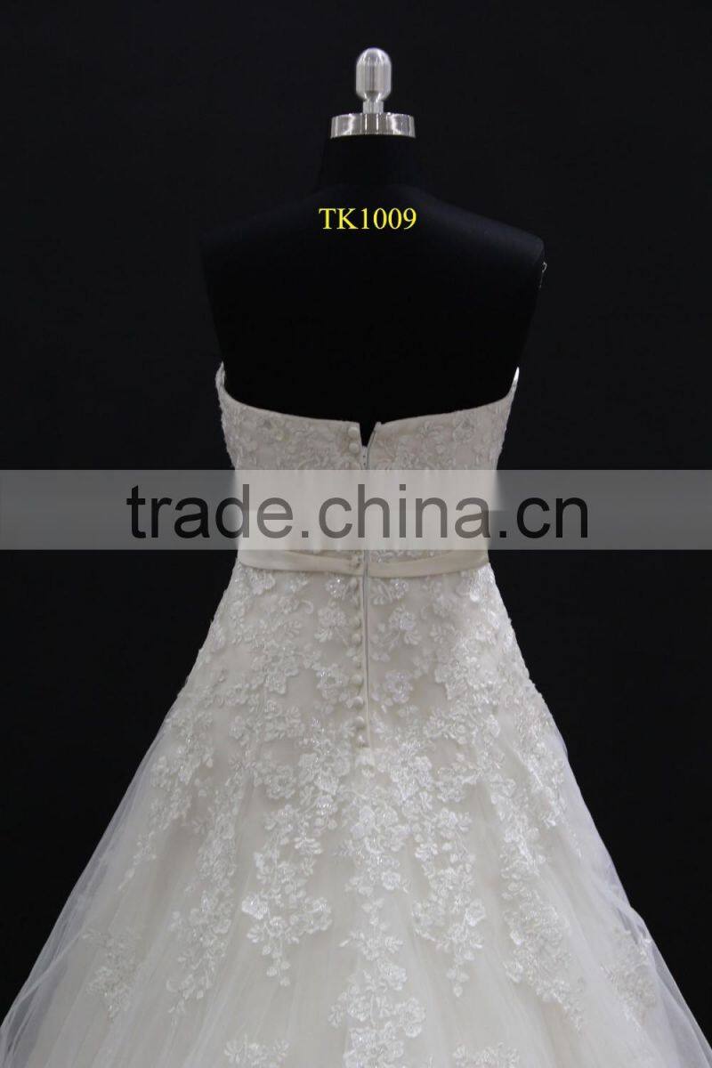 Scoop neckline embroidery lace with silver thread nice A-line long full skirt light gold wedding dress