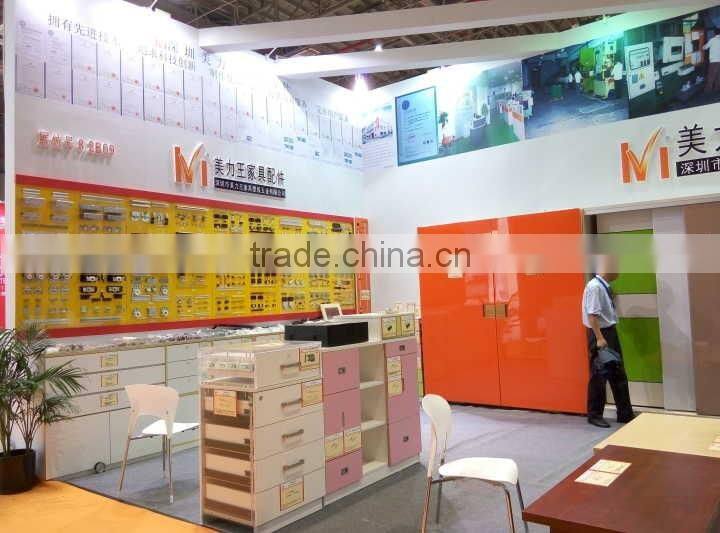 soft closing murphy horizontal bed mechanism with a desk hardware