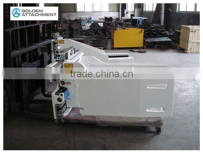 bale clamps mounted in forklift
