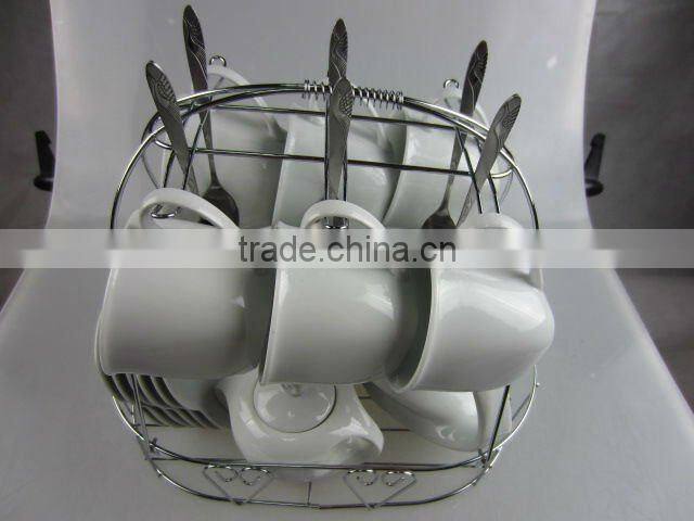 24 pcs dinnerware set with basket