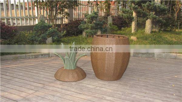 Pineapple shaped wicker living room storage box