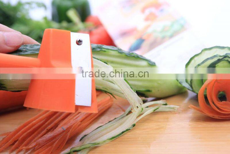 tri-blade plastic spiral vegetable slicer/plastic carrot peeler/slicer