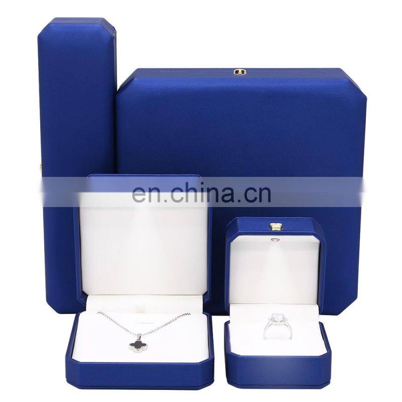Luxury Fadeli Newest Pu Leather Led Jewelry Packaging Box Bracelet Box