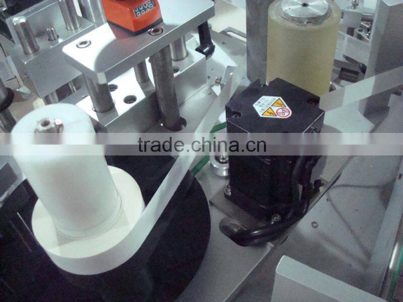 High speed little flat bottle labeling machine