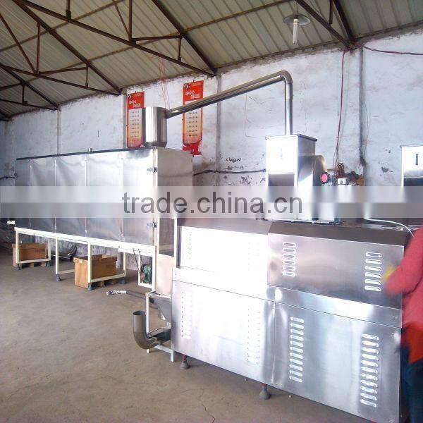Double screw extruder with pre-conditioner