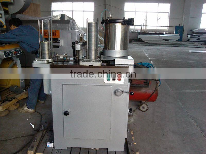 Yongxin aerosol can lining compound machine