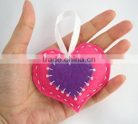 high quality eco friendly new products promotional gift cute scrapbooking ornament heart fabric hanger wedding party supplies