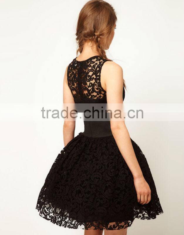 Prom Dress in Lace With Elastic Waist
