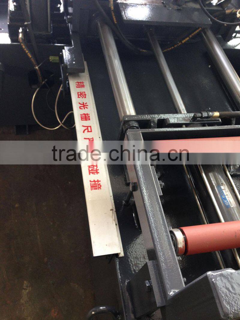 Double column hydraulic sheet metal sawing machine