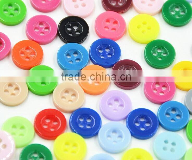 2016 fashion 11.5mm colored children plastic resin buttons for shirt
