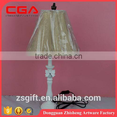2015 wholesale fashionable classical polyresin table lamp for home decoration