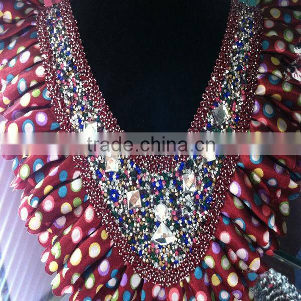 2014 cheap wholesale colored plastic flower necklace