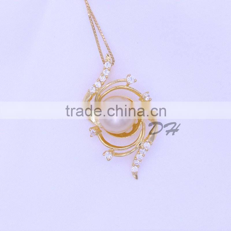 2016 New Arrival Factory Price Golden Pearl Pendant With Necklace