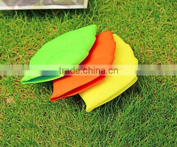 2017 wholesale leaf shape silicone cup/pocket cup /silicone collapsable cup