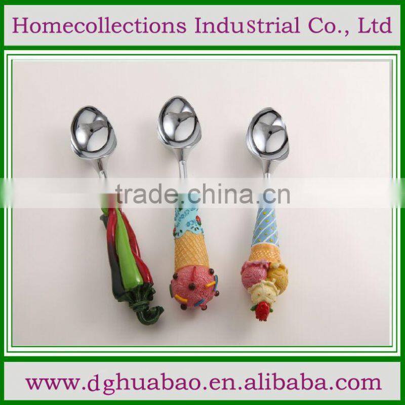 plastic disposable plates spoons