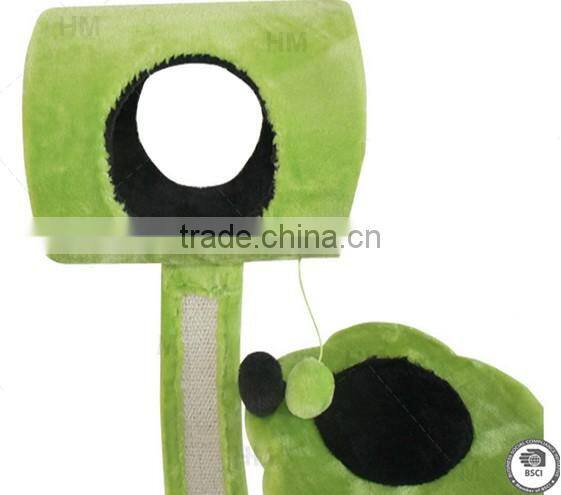 delux cat scratching tree