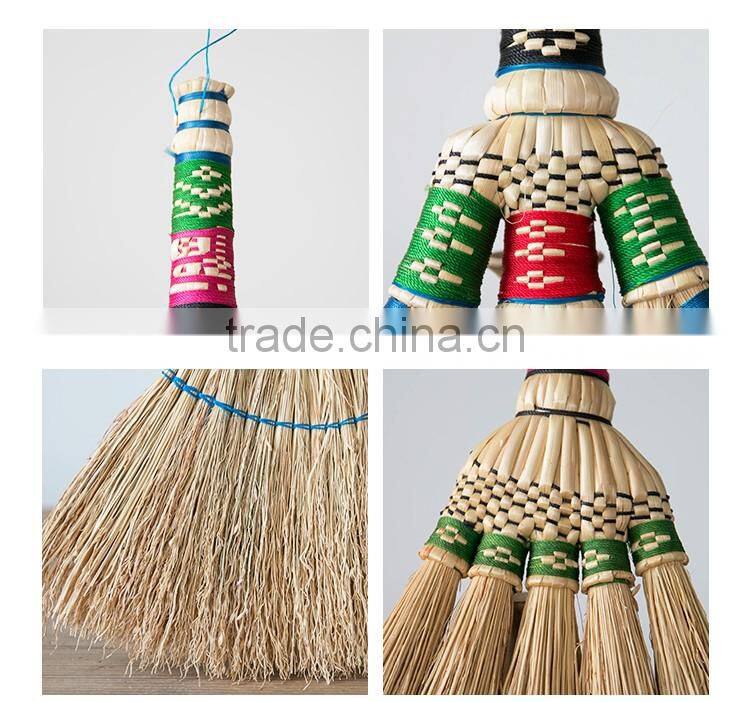 small handcraft cleaning corn brush