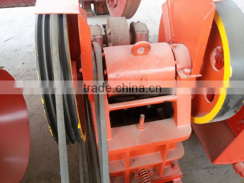 Small portable stone crushers with diesel engine jaw crusher machine