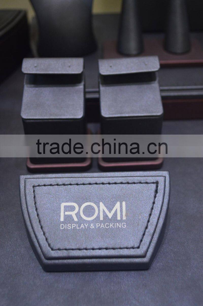 2015 PU leather jewelry display stands small window jewellery props