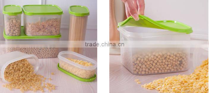Plastic storage containers set