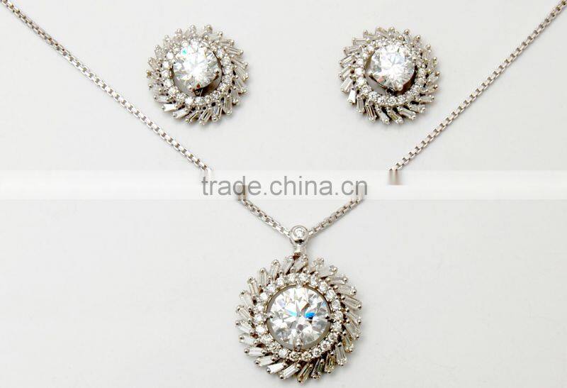 Solitaire Round Diamond White Gold Chain Pendant Earrings Set