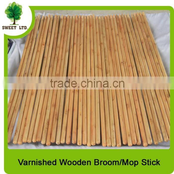 Varnished eco-friendly wooden broom handle from Manufacture factory