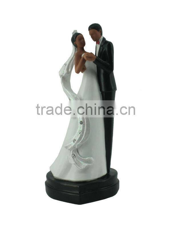 latest popular resin wedding present figurine