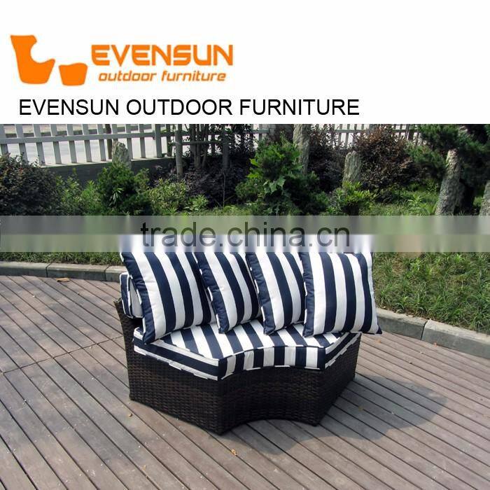 Sun Lounger Specific Use and Modern Appearance outdoor rattan sunbed