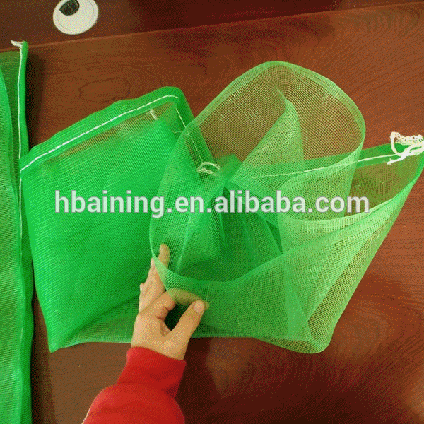 PE raschel mesh bag/Wholesale knitted plastic onion/fruit mesh bags for sale