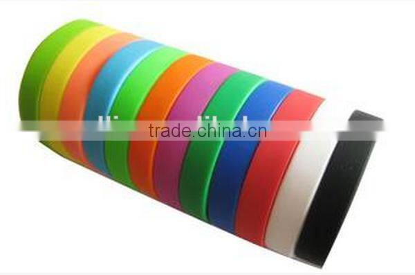 in bulk manufacture decorated rubber silicone bracelet
