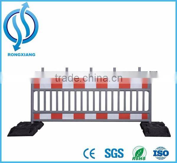 1.5 and 2 Meter Plastic Road Barrier for Road Works/Security Systems Road Traffic Safety Barrier