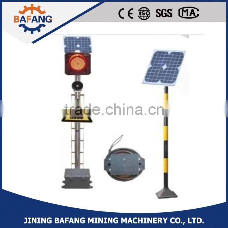 The traffic singal light solar power fixed on road railway alarm lamp