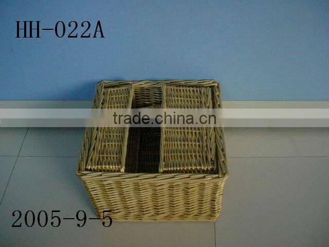 Wicker trash can