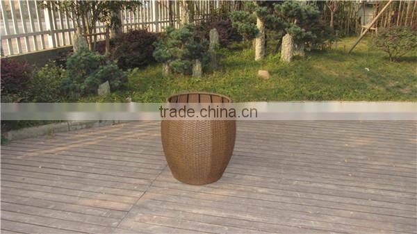 Pineapple shaped wicker living room storage box