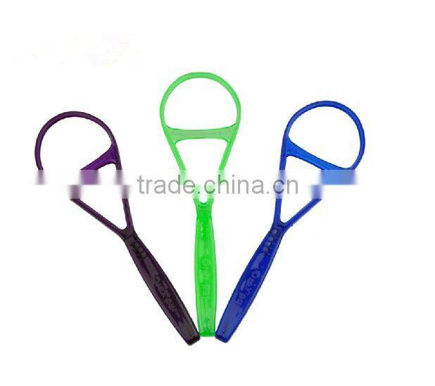 Plastic tongue scraper/brush cleaner