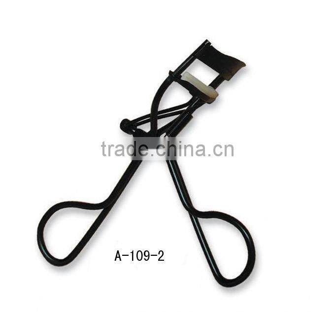 black metal eyelash curler